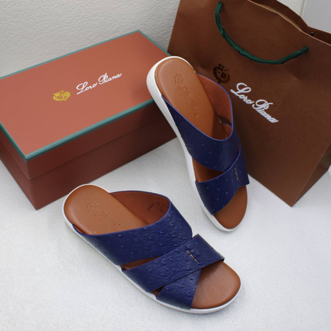 LORO PIANA SANDAL MEN 
SIZE 39 TO 46

180 dhs🪙🌺

Zain58
♥️♥️♥️