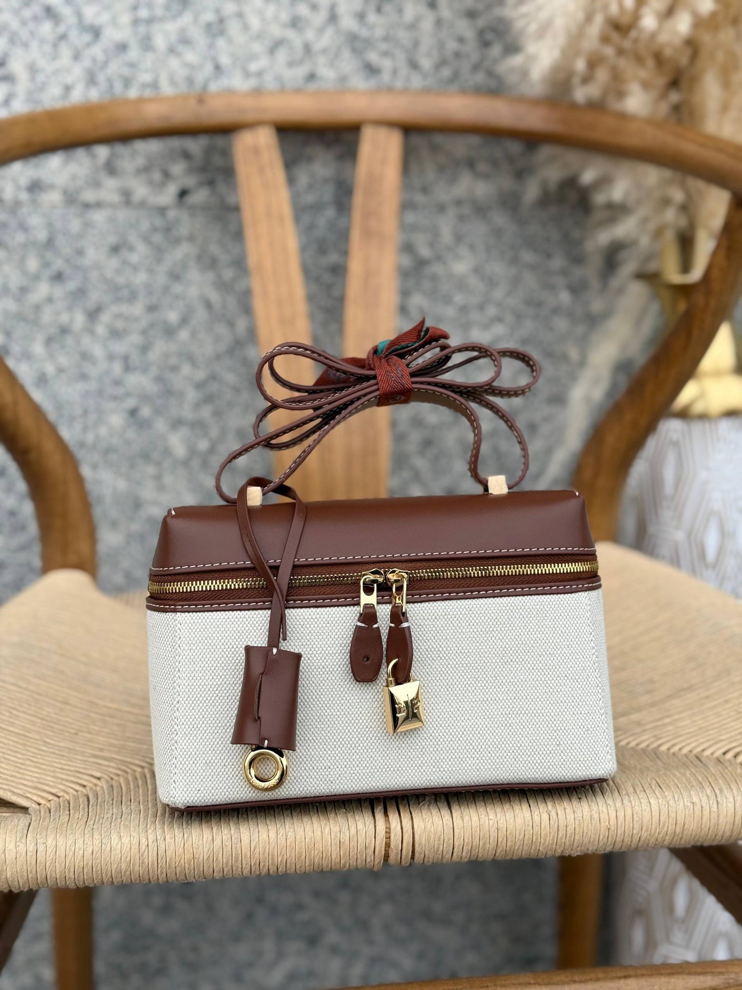 LORO PIANA
21cm
340 dhs🪙🌨️
Top quality 
With box🎁

Zain167
♥️♥️♥️