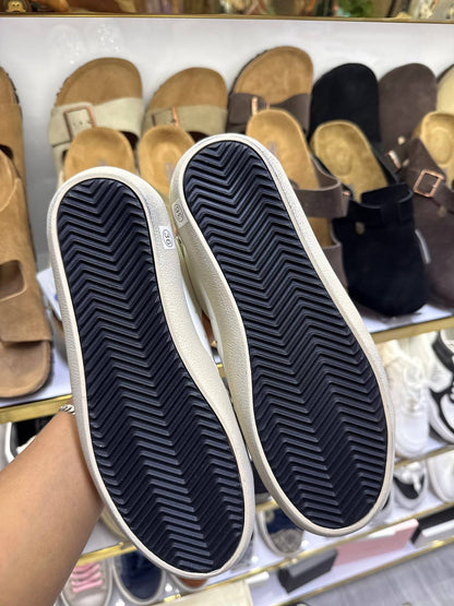 NEW CAME 

GOLDEN GOOSE/DB 
SNEAKERS

GOOD QUALITY 

SIZE-36 TO 41 
150 dhs🇦🇪🇦🇪

Zain40
♥️♥️♥️