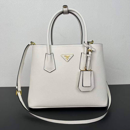 Prada

350 dhs🇦🇪🇦🇪

Zain153
♥️♥️♥️