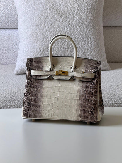 Hermes

birkin croc 25cm💥
Master quality ✅
with box📦

780 dhs❣️

Zain52
♥️♥️♥️