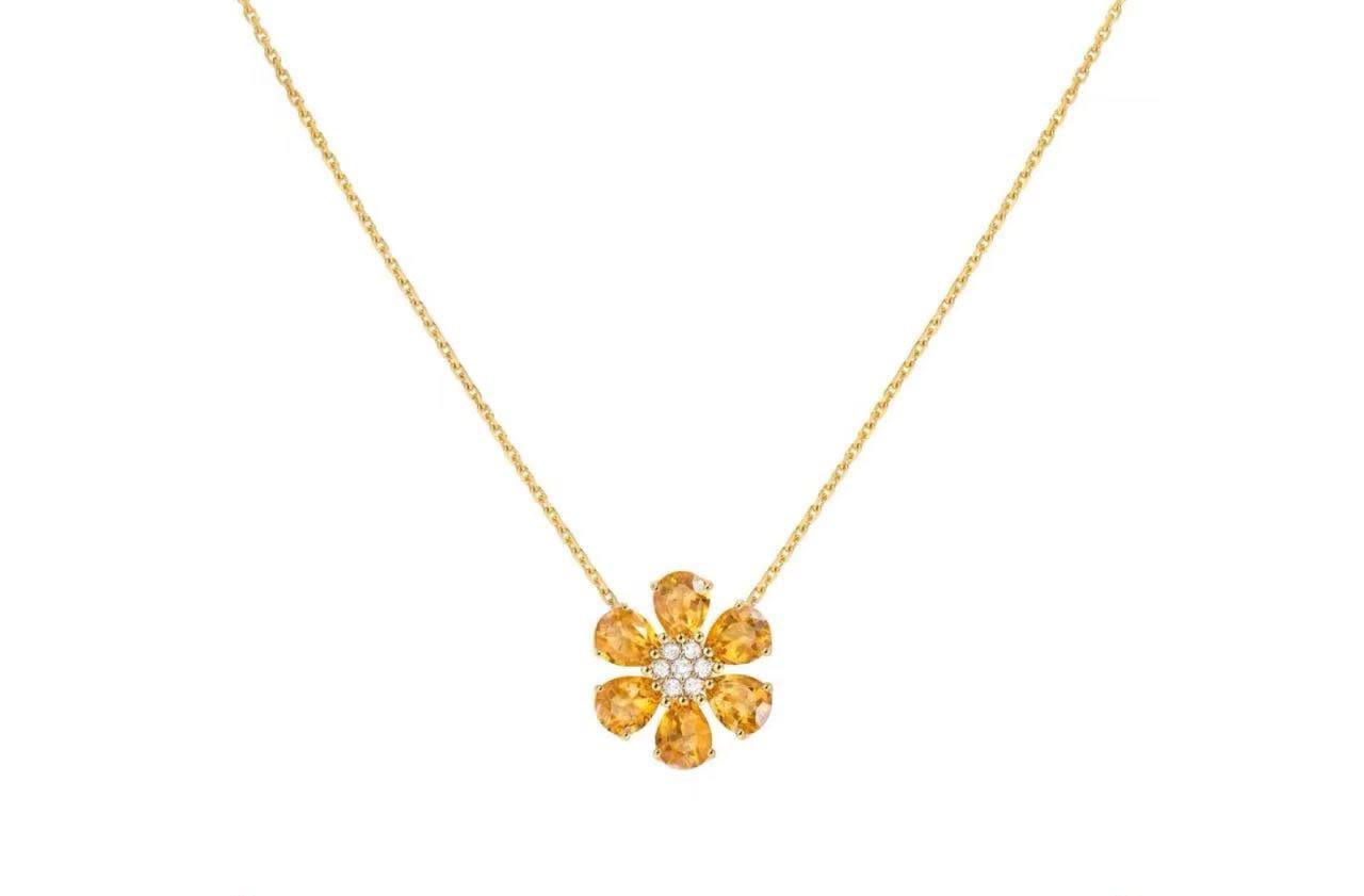 VCA necklace
Master quality 

*45* AED normal box 📦 
*75* AED master box 🗃️

Zain48
♥️♥️♥️
