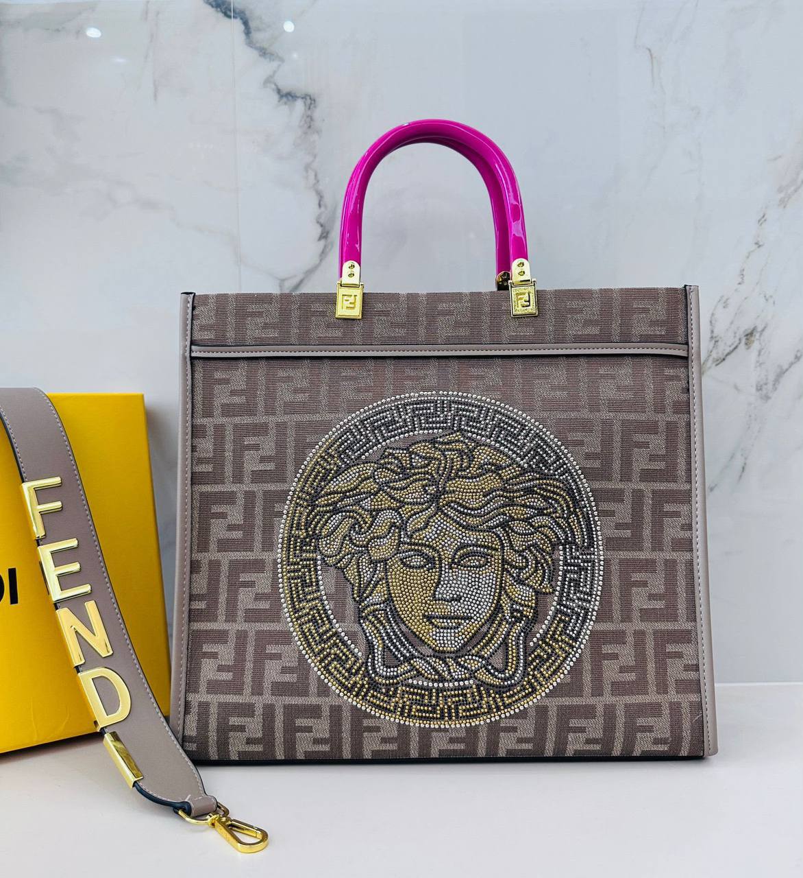 FENDI 
New CAME

 175 DHS

Zain39
♥️♥️♥️