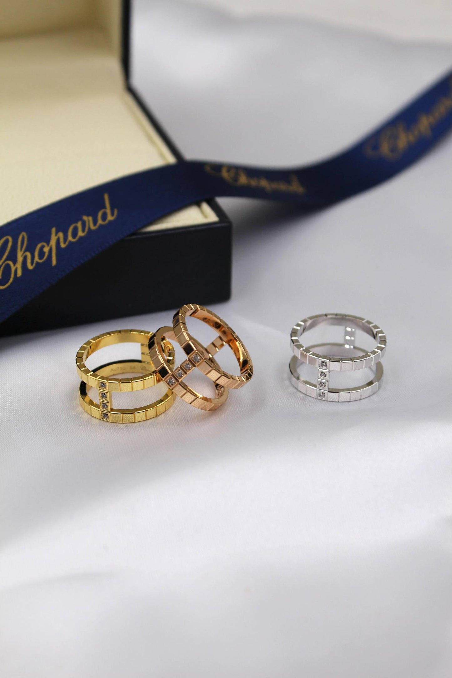Chopard 
↗️ *Super Master Quality ®️*
Ice cube with stones ⤵️
RING ⤴️
For Price 👇 WhatsApp✅
0568585901 
0507557372
0552275751 Owner Zain 👌

Zain106
♥️♥️♥️