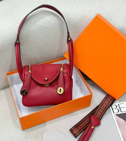 Hermes
 LINDY NEW CAME 
GOOD QUALITY 

WITH BOX 🎁🎁🎁

125 dhs🇦🇪

Zain39
♥️♥️♥️