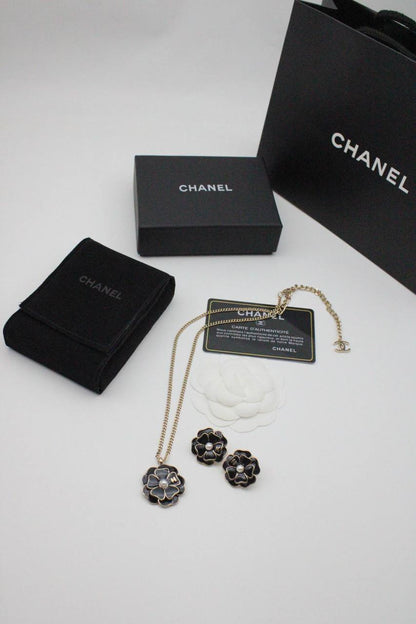 Chanel Set
120 dhs❤️

Zain122
♥️♥️♥️