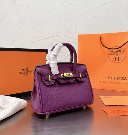 HERMES BIRKIN 

SMALL SIZE 
GOOD QUALITY 
WITH BOX 
🎁🎁🎁

100 dhs🪙💕

Zain39
♥️♥️♥️