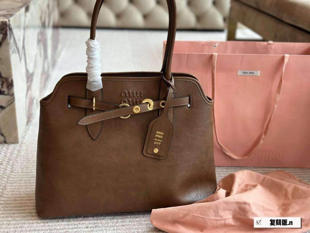 Miu Miu
Master ++++
For Price 👇 WTSP Text Zain 0568585901

Zain192
♥️♥️♥️