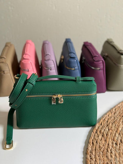 LORO PIANA
19cm
320 dhs🌺
Top quality 
With box🎁

Zain167
♥️♥️♥️