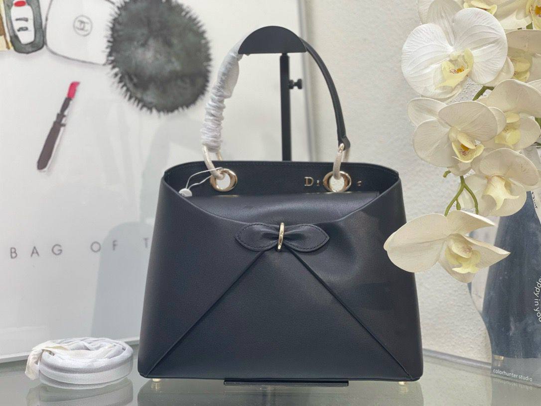 Dior 
Master
360 dhs🪙🌨️
#28cm🩷🙋‍♂️

Zain228
♥️♥️♥️