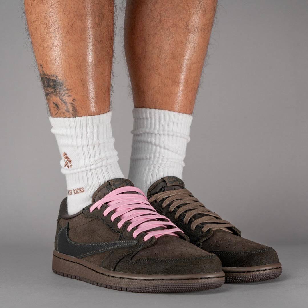 Air jordan 1 low og SP x Travisscott " velvet brown " ，
Size 36-45 ，
260 dhs🪙🌨️

Zain18
♥️♥️♥️