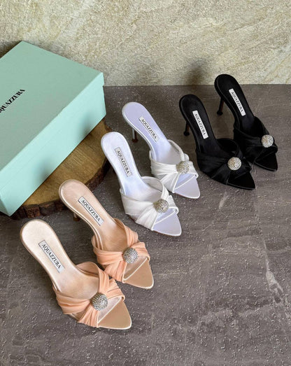 AQUAZZURA
SuperMaster Quality 💯
450 dhs✅
Size: 36-41💥

Zain171
♥️♥️♥️