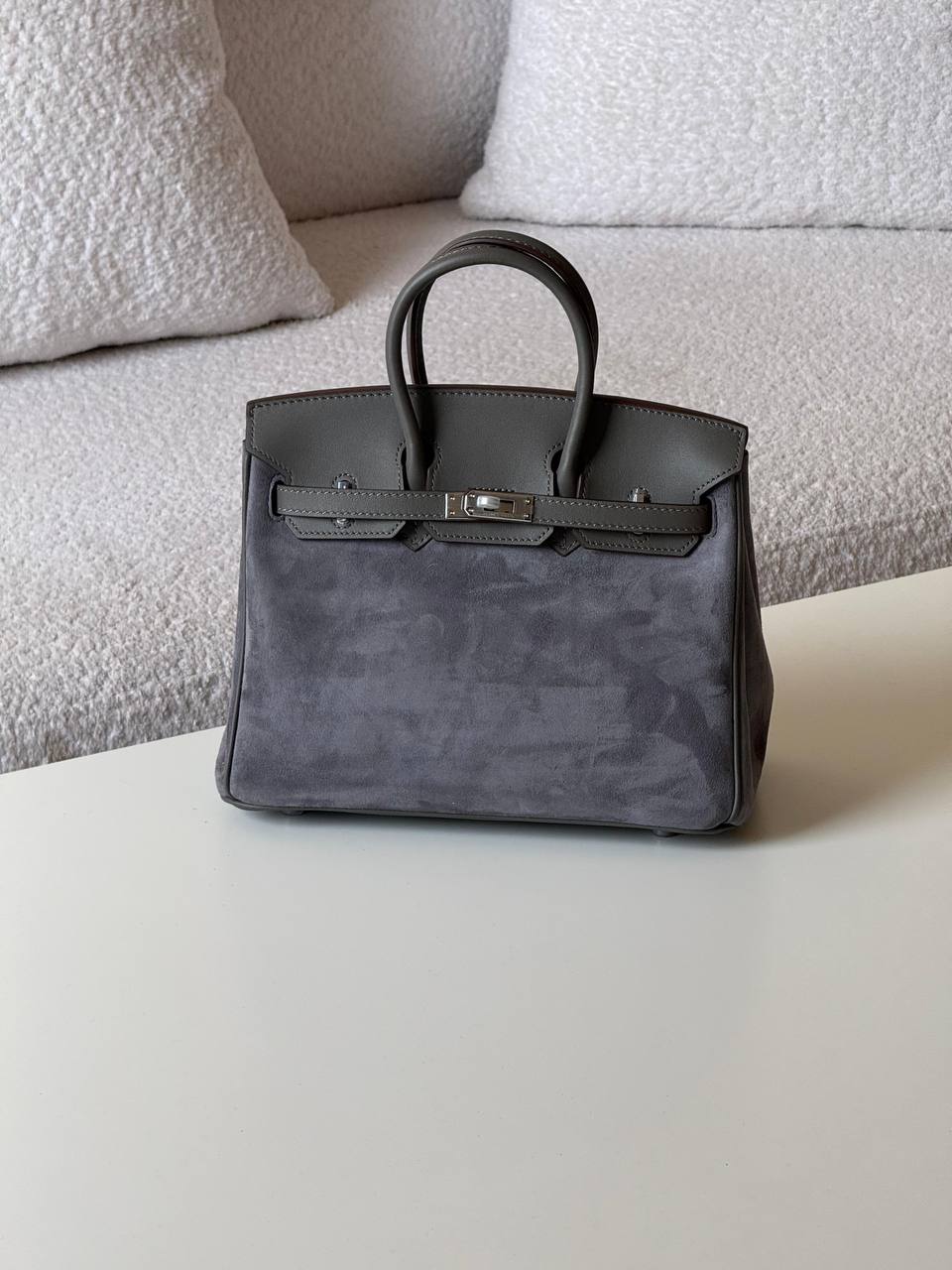 Hermes birkin velvet 25cm💕master quality😍

with box❤️
🎁🎁🎁
680 dhs🪙🖤🇦🇪

Zain51
♥️♥️♥️