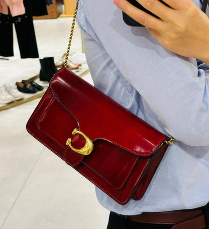 Coach
good quality, 

with box, 
🎁🎁🎁

size 25 *15 cm 
90 dhs🪙🌨️

Zain12
♥️♥️♥️