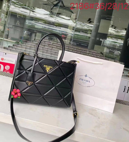 LV - Prada
110 dhs🌺

Zain143
♥️♥️♥️