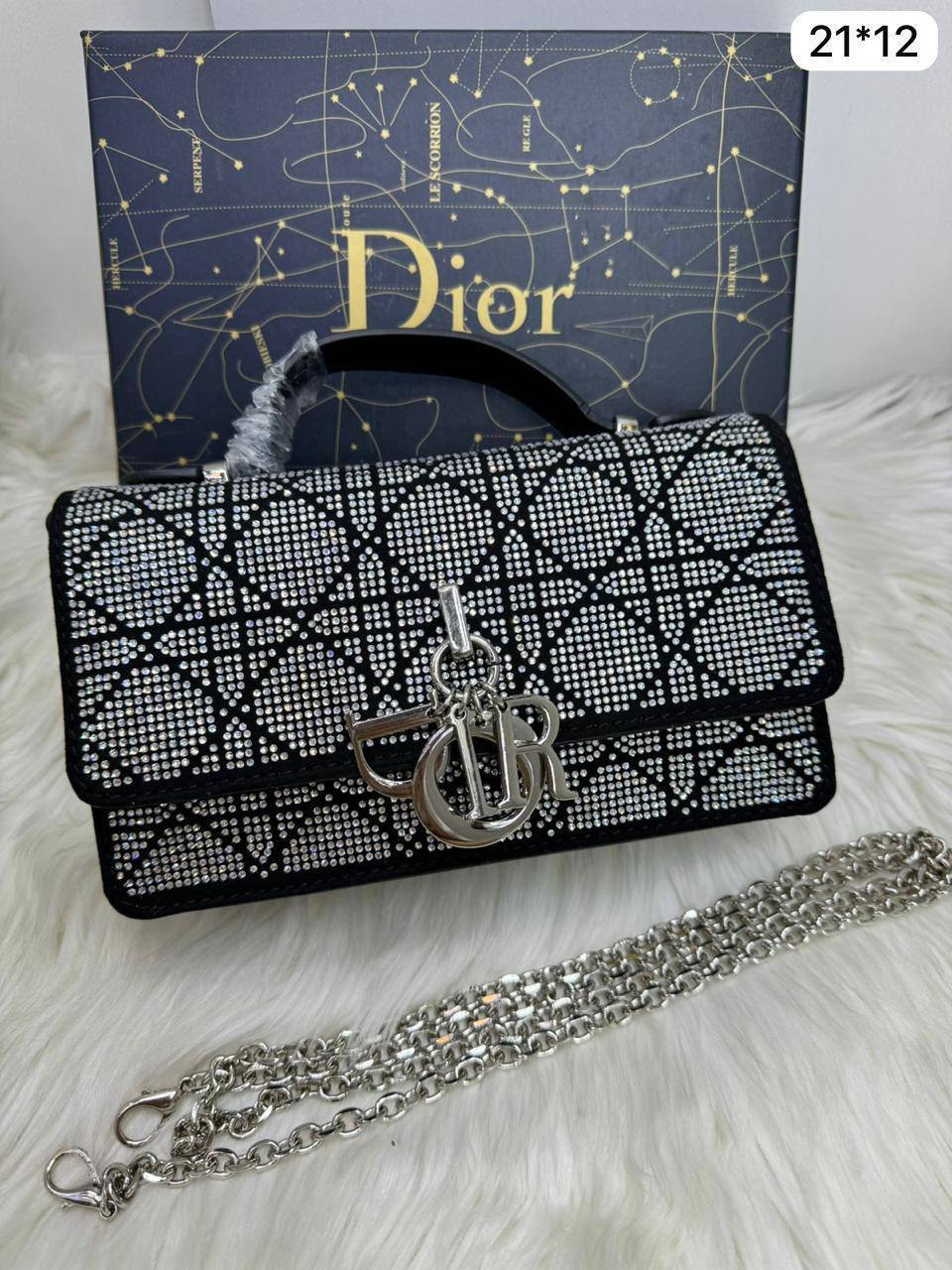 💎 Lady  Dior
1️⃣ First Quality +🎁
Size: 26 ~ 21 cm
95 dhs🇦🇪🇦🇪
with Box🎁

Zain115
♥️♥️♥️