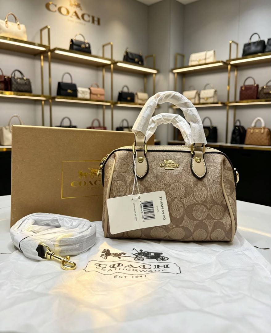 Coach
90 dhs✅
with box 
Size:18*12*9

Zain07
♥️♥️♥️