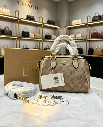 Coach
90 dhs✅
with box 
Size:18*12*9

Zain07
♥️♥️♥️