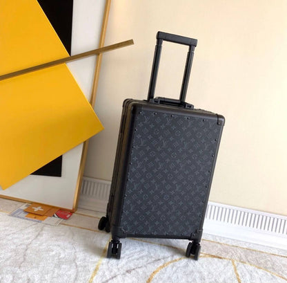 luggage restock high quality with cartoon 
550 dhs💓

Zain39
♥️♥️♥️