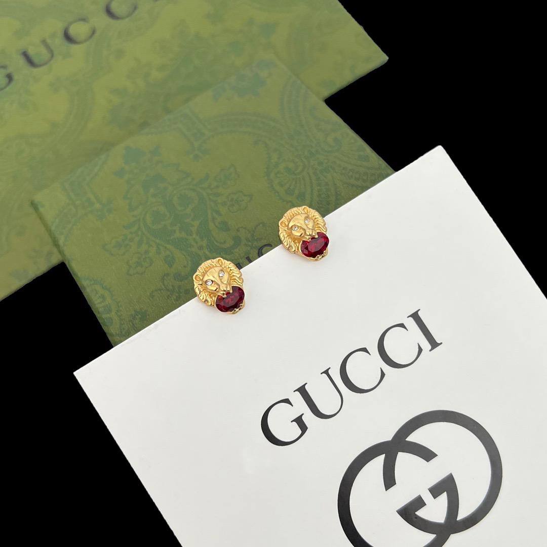 GUCCI EARRING
MASTER ✨💫
50 DHS💓
WITH BOX AND PAPER BAG🎁🛍️

Zain89
♥️♥️♥️