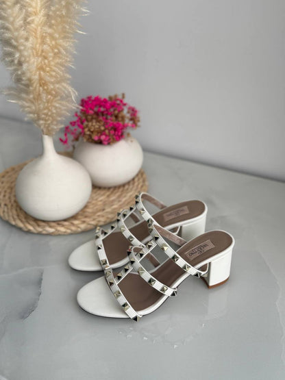 VALENTINO
*Vip quality*
*Size 36 to 41*
400 dhs✅

Zain113
♥️♥️♥️