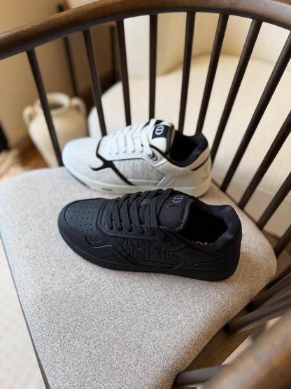 DIOR 
*AAA quality*
*size:40 to 46*
450 dhs🇦🇪🇦🇪

Zain185
♥️♥️♥️