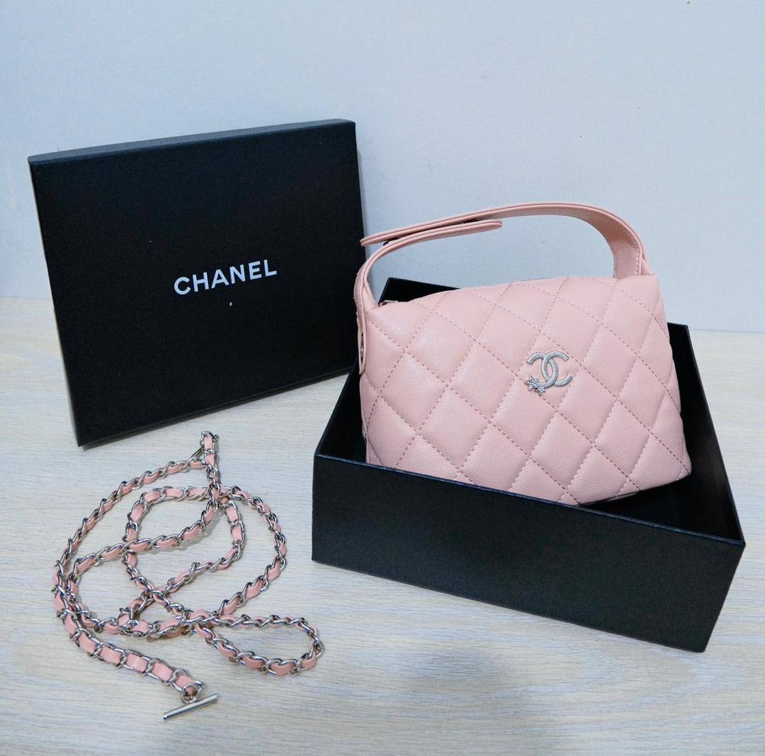 Chanel

95 dhs❤️

with box
🎁🎁🎁

size 21cm

Zain26
♥️♥️♥️