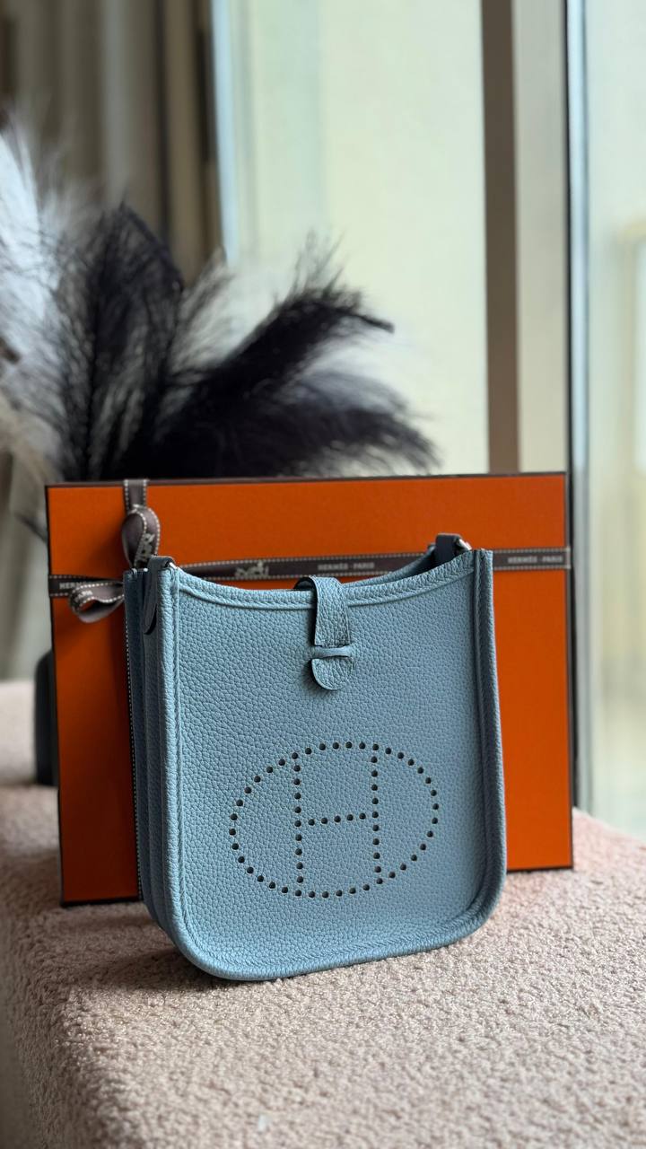 HERMES 🧡
MINI EVELYNE 16 cm
*with original packing*🎁
*HANDMADE*
For Price 👇 WTSP Text Zain 0568585901

Zain280
♥️♥️♥️