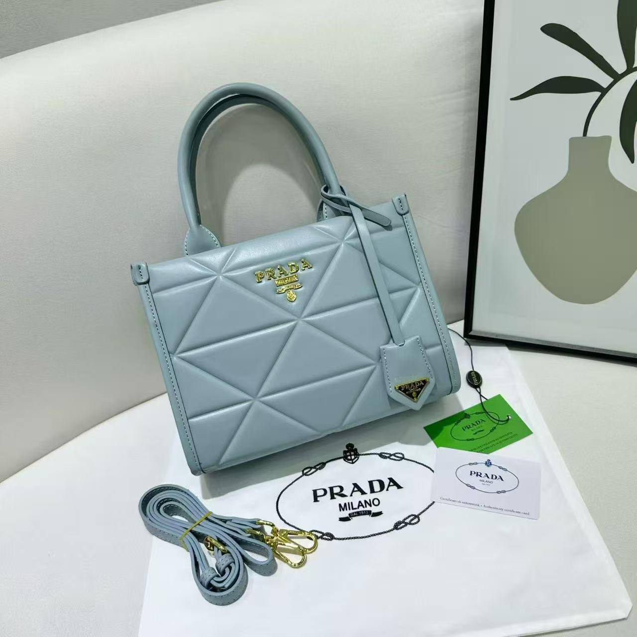 Prada

100 dhs💓

Zain86
♥️♥️♥️