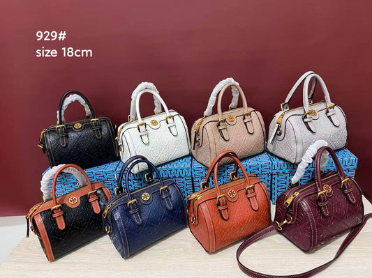 Tory Burch

85 dhs🪙🌨️

with box
🎁🎁🎁

size 18cm

Zain26
♥️♥️♥️
