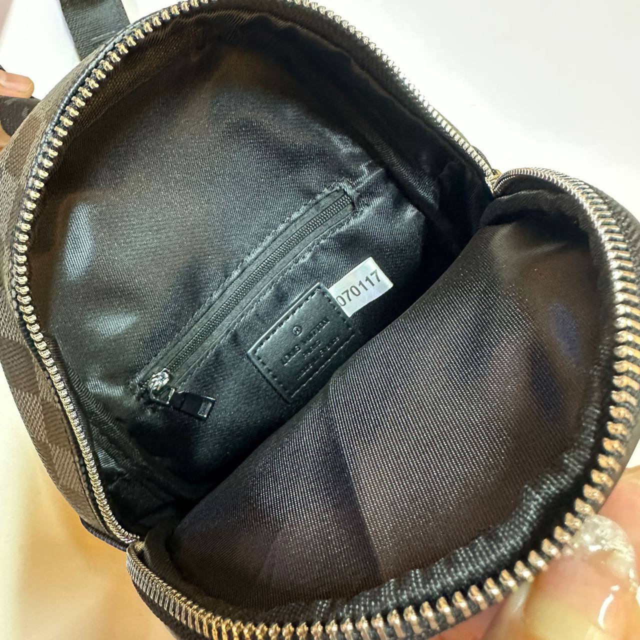LV
Chest bag unisex 
 good quality
 with box
🎁🎁🎁

95 dhs✅

Zain39
♥️♥️♥️