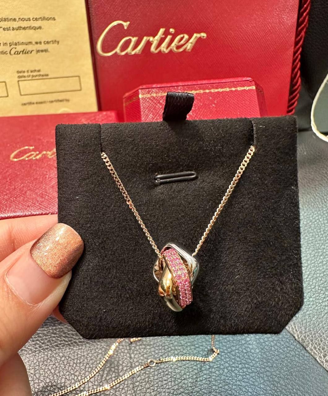 Cartier ❤️‍🔥*
Necklace 🦋
Master quality 💯
With normal boxes 📦 
70 dhs🪙💚
With master box 🗃️ 
110 dhs🪙💚

Zain216
♥️♥️♥️