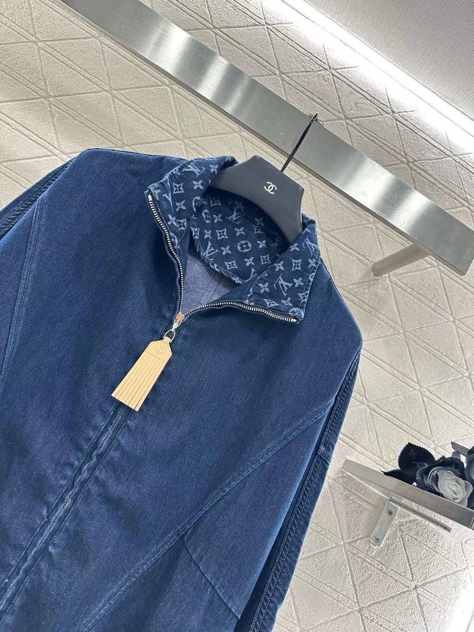 *New collections   
250 dhs🇦🇪
*good  quality  
*Sizes:S M L xl * 
*AVAILABLE NOW*🥰

Zain231
♥️♥️♥️