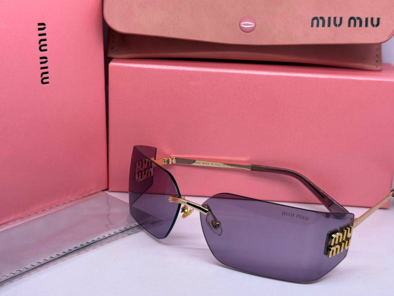 Miu Miu  
with box 
55 dhs🇦🇪🇦🇪

Zain29
♥️♥️♥️