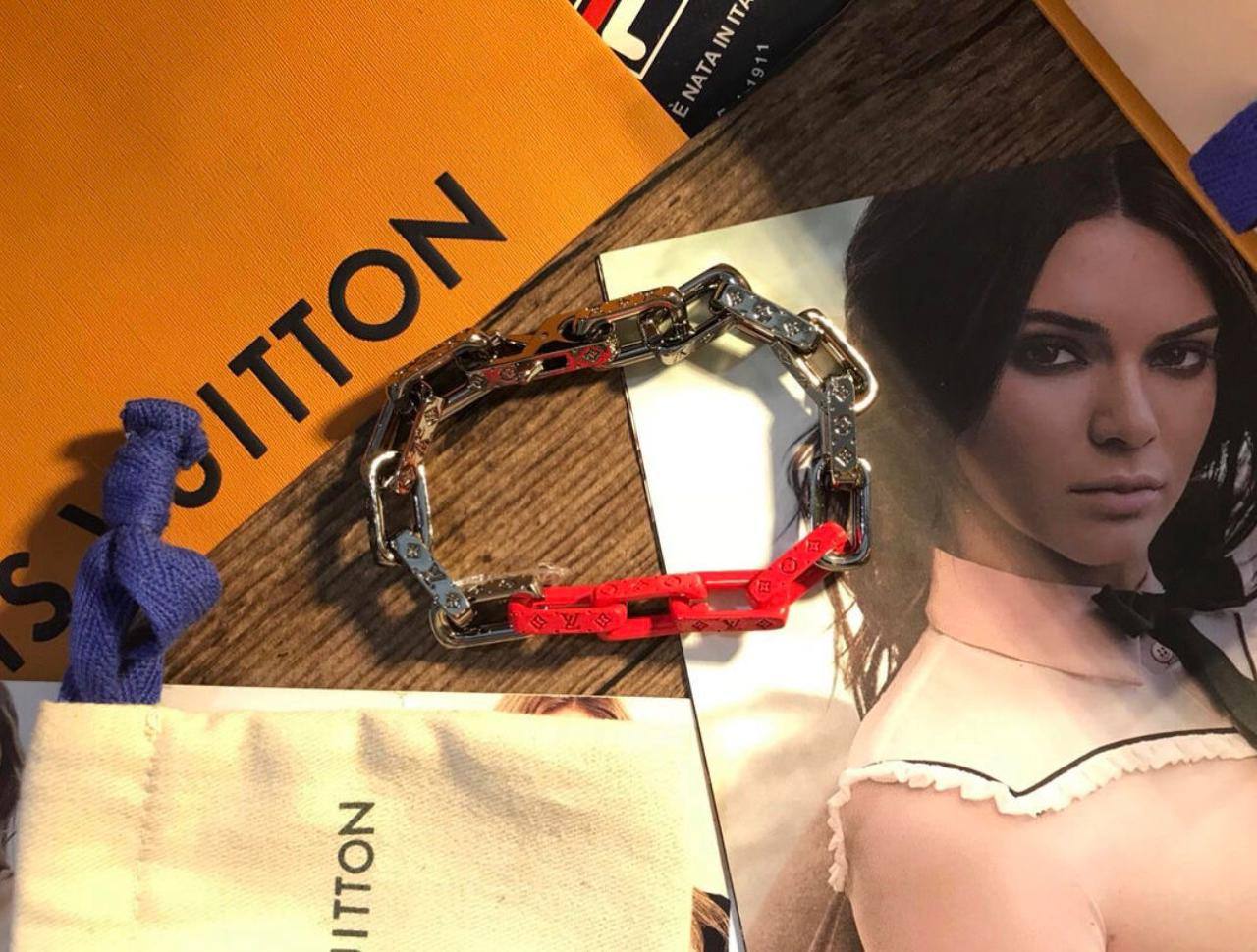 LV 
Master Bracelet 
90 dhs🪙🌨️

Zain32
♥️♥️♥️