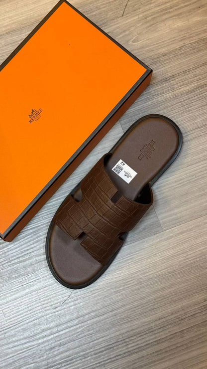 Hermes
size 40 TO 45 
110 dhs🇦🇪

Zain183
♥️♥️♥️