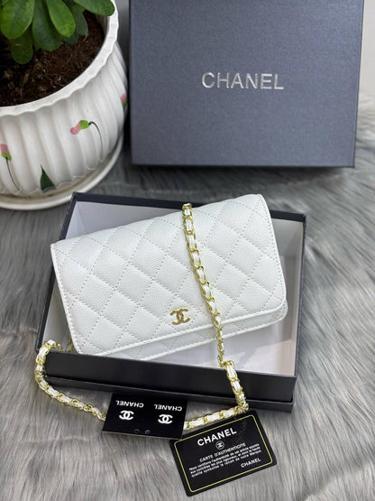 CHANEL 
SIZE……….    19cm
90 dhs✅
with BOX✅

Zain244
♥️♥️♥️