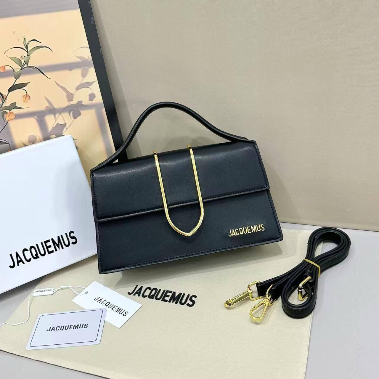 JACQUEMUS 
GOOD QUALITY 💫
110 dhs🇦🇪🇦🇪
WITH BOX 📦

Zain28
♥️♥️♥️
