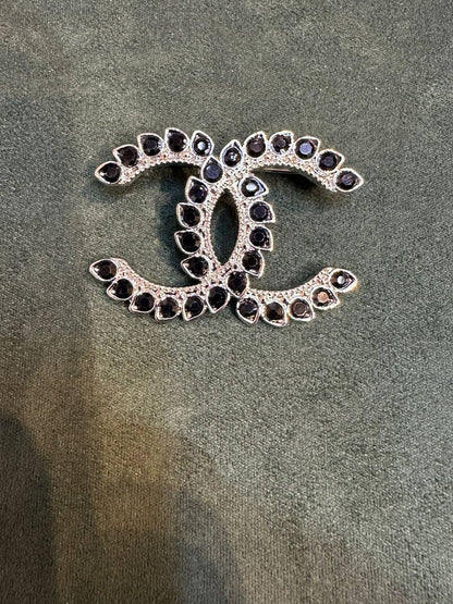 New arrival branded Brooches 

30 dhs🪙🌨️
40 dhs🪙🌨️

pc with branded box and paper bag🎁🎁🎁

Zain243
♥️♥️♥️