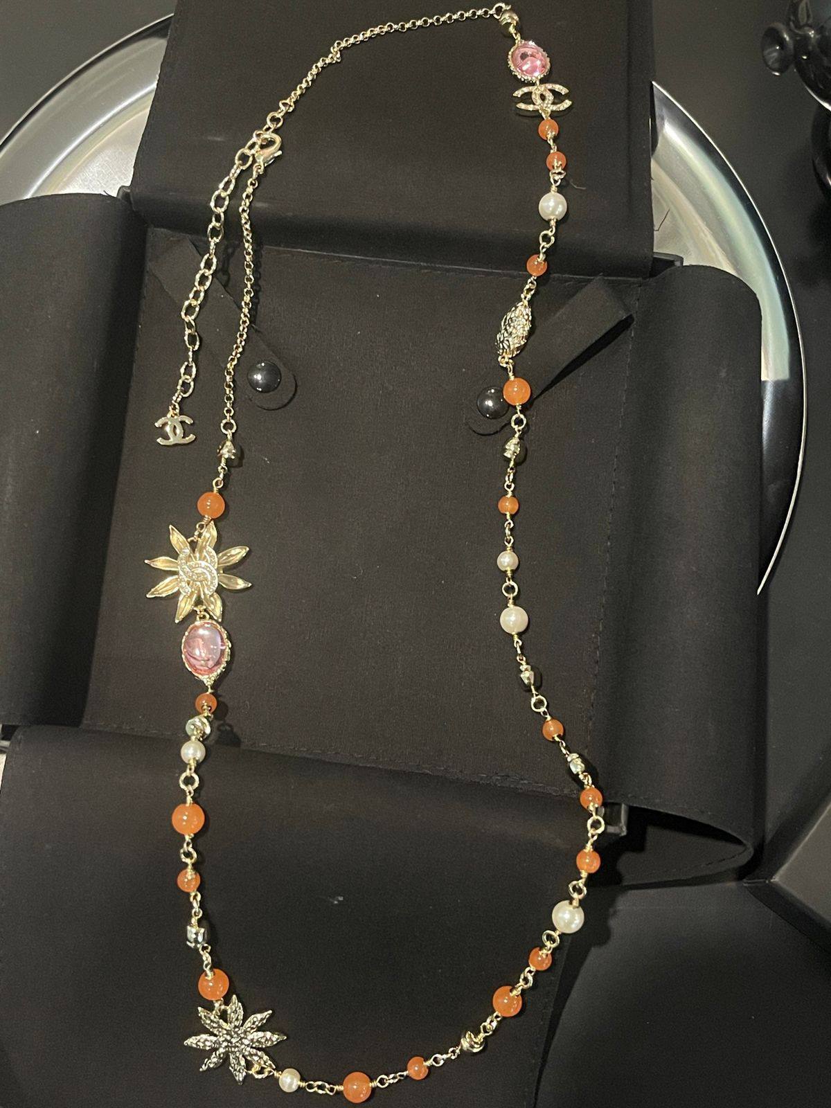 Chanel

NECKLACE 🔅

170 dhs❣️
*WITH BOX AND PAPER BAG*
🎁🎁🎁

Zain89
♥️♥️♥️
