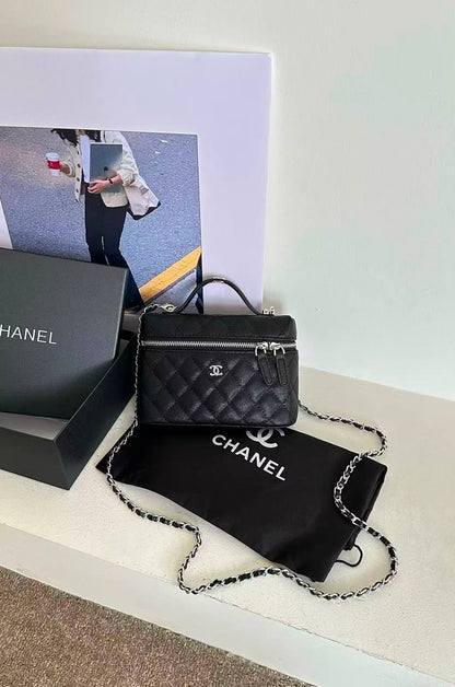 Chanel
100 dhs🇦🇪🇦🇪 
Withbox

Zain143
♥️♥️♥️
