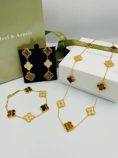 VCA
MASTER SET ✨💫
💎With Stone
NECKLACE BRACELET EARRINGS 
WITH GOOD BOX AND PAPER BAG🛍️🎁 
250 DHS🇦🇪

Zain89
♥️♥️♥️
