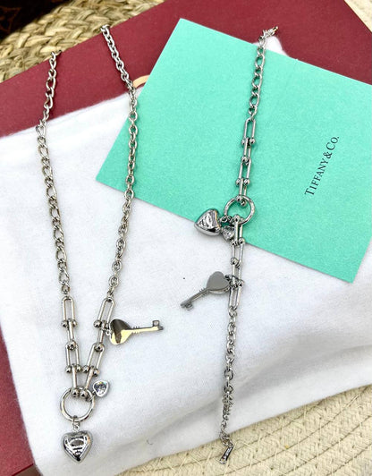 Stainless steel 🔥*
Non tarnish 💯
Necklace ❤️‍🔥
Bracelet 🌸
With normal boxes 🗃️ 
And paper bag🛍️
45 dhs🪙🌨️

Zain216
♥️♥️♥️
