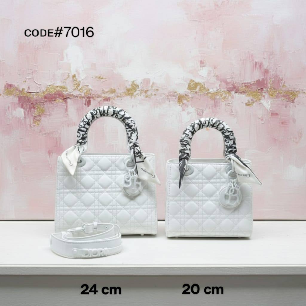 Dior
ᴍᴀᴛᴛᴇ ʟᴇᴀᴛʜᴇʀ ᴍᴀᴛᴇʀɪᴀʟ
ᴡɪᴛʜ ᴛᴡɪʟʟʏ ɪɴᴄʟᴜᴅᴇ
ᴡɪᴛʜ BOX
🎁🎁🎁

 *sɪᴢᴇ: 24 cm = Pʀɪᴄᴇ 110 ᴅʜs* 
  
 *sɪᴢᴇ: 30 ᴄm = Pʀɪᴄᴇ 100 ᴅʜs* 

Zain31
♥️♥️♥️