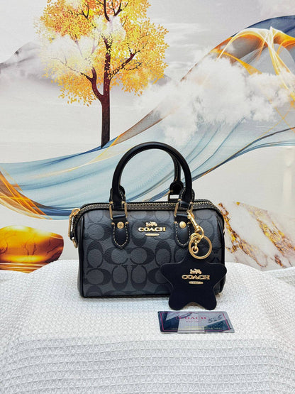 COACH
Best quality WITH BOX
100 dhs🇦🇪🇦🇪
size 18CM

Zain290
♥️♥️♥️