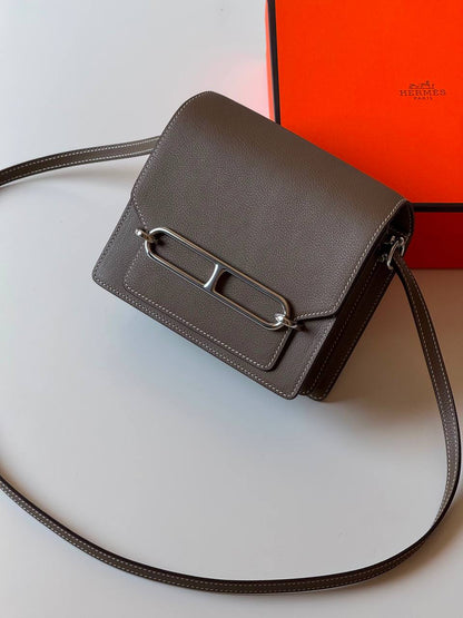 Hermes Roulis 17cm💥Master quality ✅with box📦
340 dhs🇦🇪🇦🇪

Zain52
♥️♥️♥️