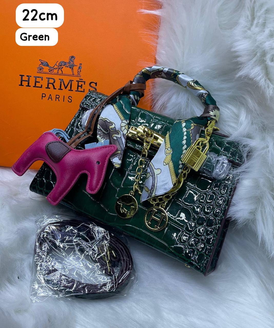 Hermes
100 dhs✅ 

with box
🎁🎁🎁

Zain72
♥️♥️♥️