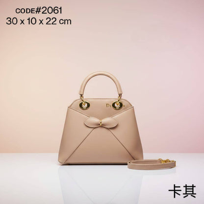 CHRISTIAN DIOR
ᴄɪɢᴀʟᴇ sɪɢɴᴀᴛᴜʀᴇ ʙᴏᴡ
ᴡɪᴛʜ ʟᴏɴɢ ʙᴇʟᴛ sᴛʀᴀᴘ
ɢᴏʟᴅ ʜᴀʀᴅᴡᴀʀᴇ
sɪᴢᴇ : 30 cm

75 dhs✅

Zain31
♥️♥️♥️