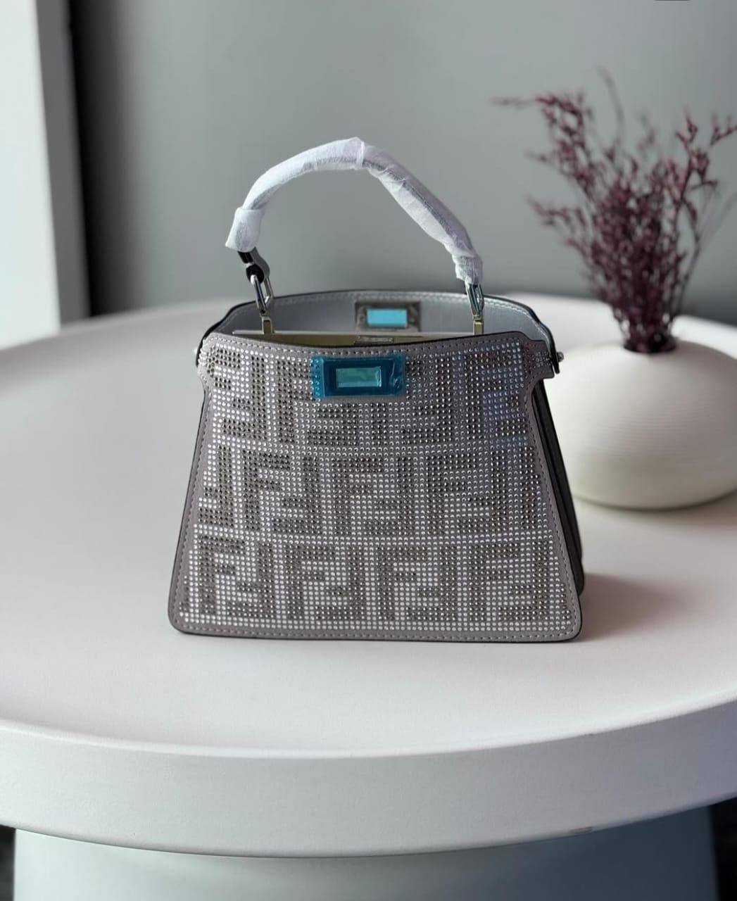 Fendi 
Master
    Silver stone
310 dhs✅

Zain131
♥️♥️♥️