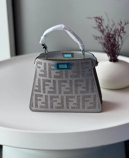 Fendi 
Master
    Silver stone
310 dhs✅

Zain131
♥️♥️♥️